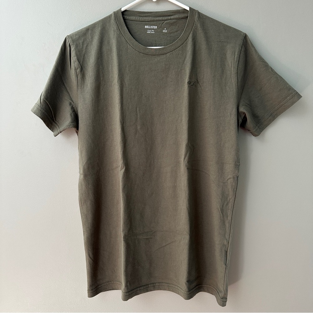 Hollister Men's Dark Olive Short Sleeve Tee